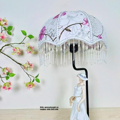 ĐÈN PHONG CÁCH CHÂU ÂU – CÔ GÁI VÀ CHÚ CỪU NON